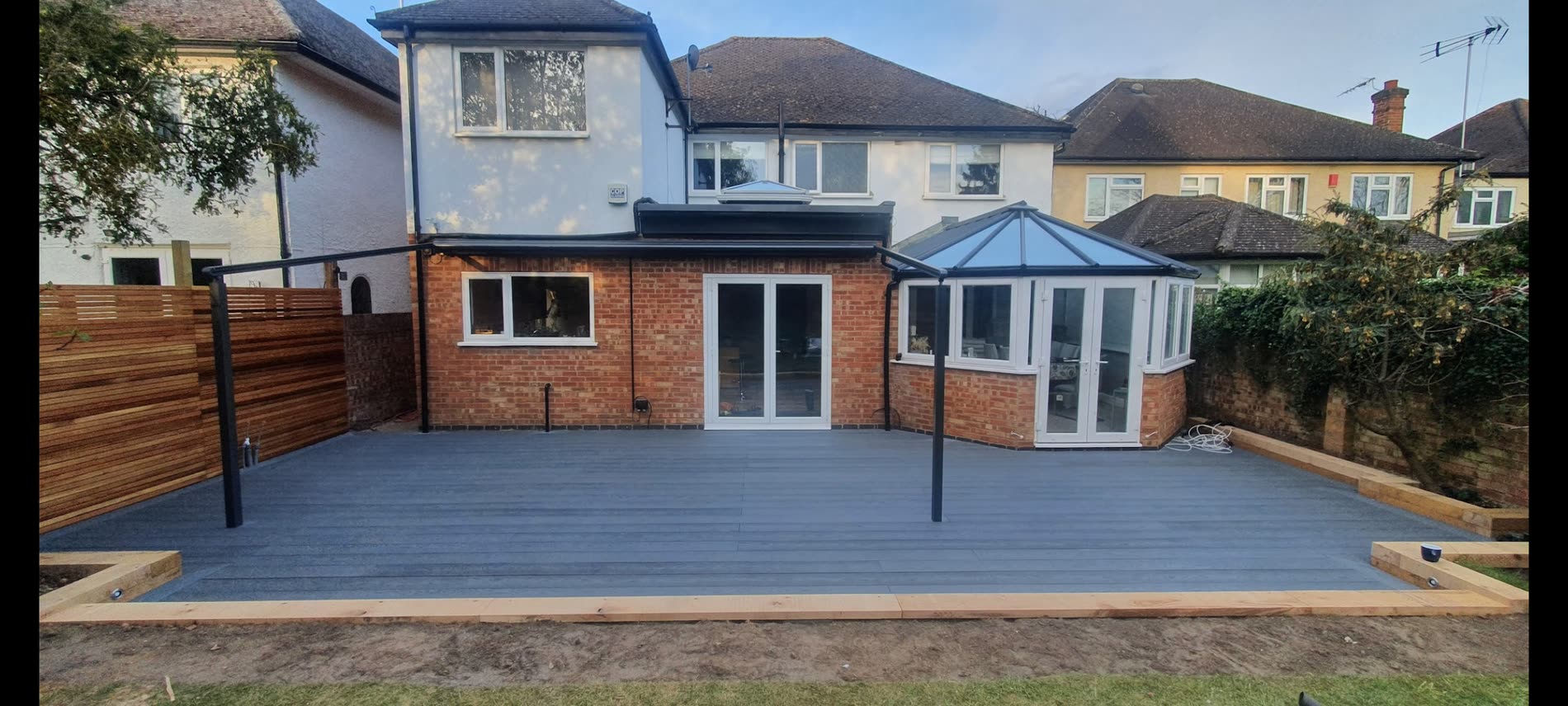 Block paving and a tidy frontage.
